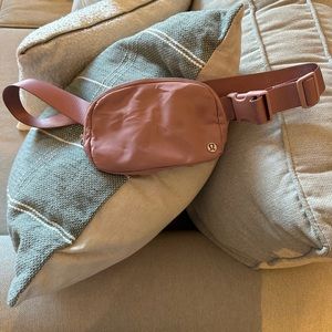 Lululemon Everywhere Belt Bag 1L